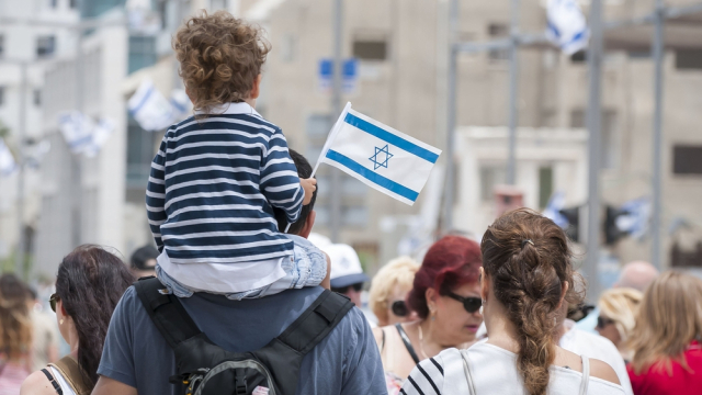 Hundreds attend Independence Day gathering at hostage families tent in Jerusalem