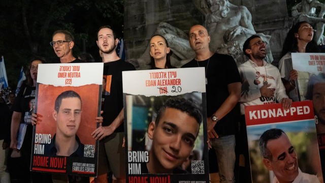 Hamas: We agreed to release 10 hostages