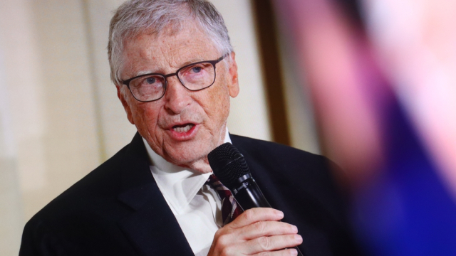 Bill Gates Declares the End of the Smartphone Era and Unveils Its Surprising Replacement