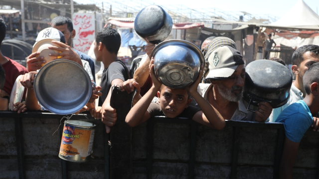 Israeli gunfire kills at least 25 in Gaza as Netanyahu says he will allow Palestinians to leave