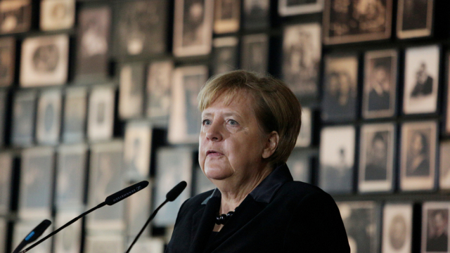 Merkel at Hamburg banquet urges Europe to determine its own destiny