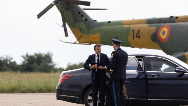 Leo XIV Meets Macron: Peace Is Both a “Duty and a Necessity”