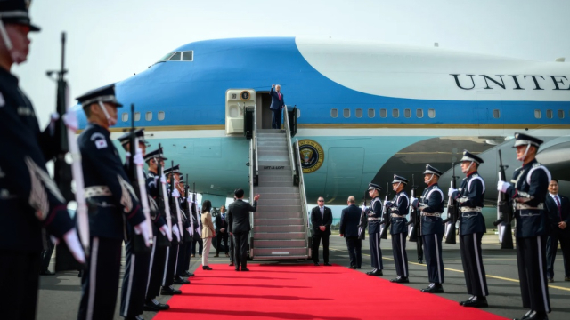 Trump Touches Down in Beijing for Crucial Xi Summit on Iran War and Rising Trade Tensions